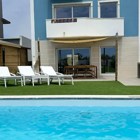 Blue Ericeira - Surf & Family *